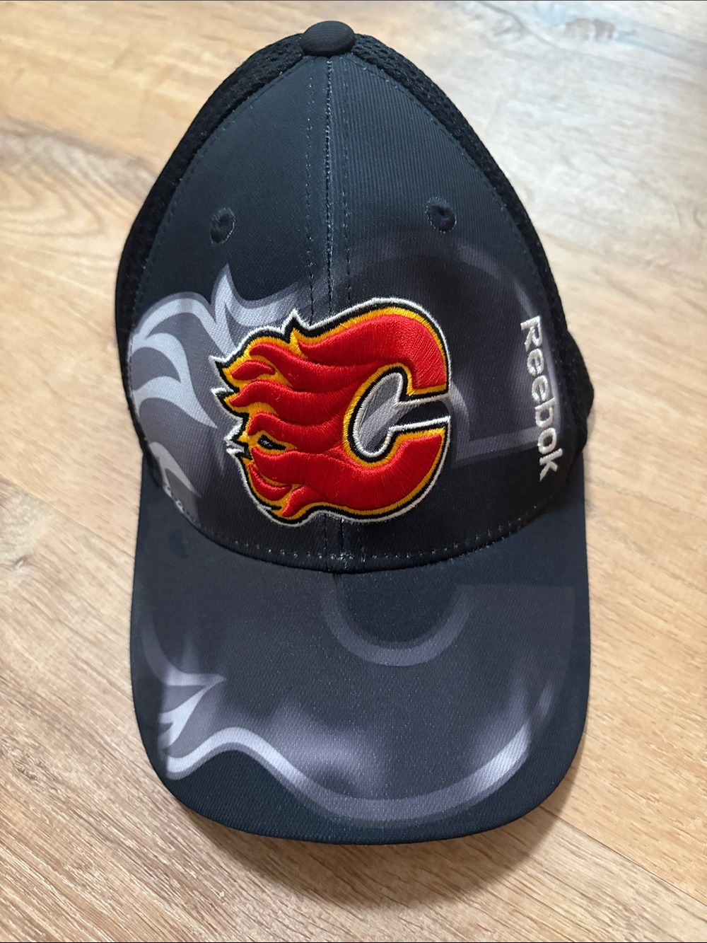 NWOT Calgary Flames Embroidered Logo Adjustable Hat Cap NHL Old Time Hockey